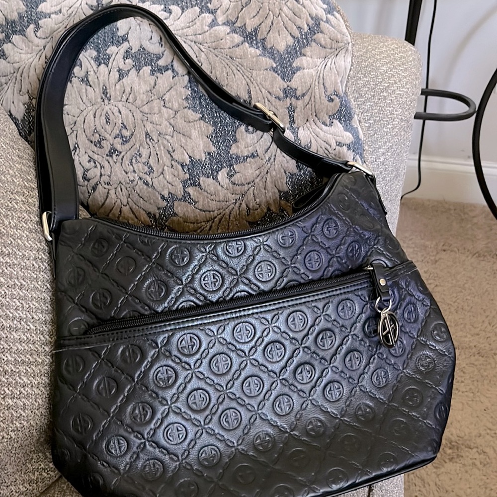 gianini Burnini black new purse with zipper closure front back inside  pockets